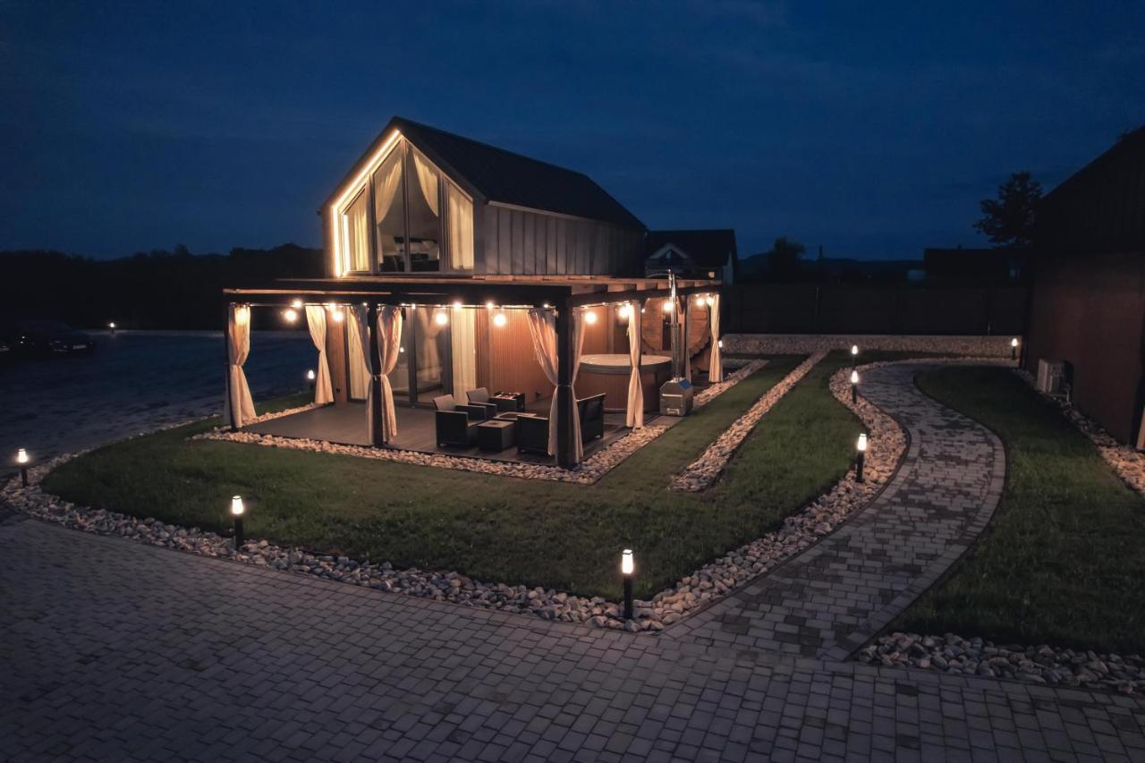Village Resort Sauna & Jacuzzi & Netflix Tworkowa エクステリア 写真