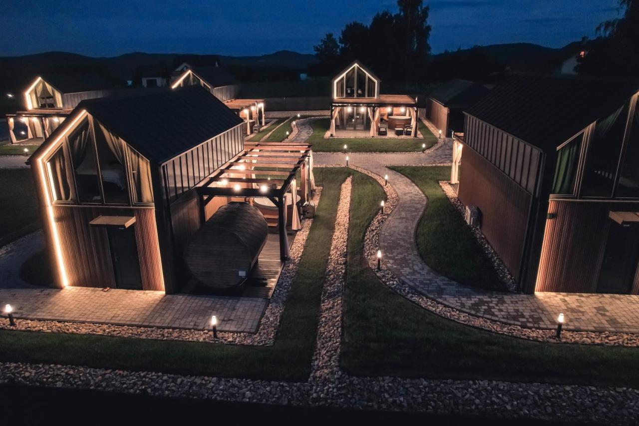 Village Resort Sauna & Jacuzzi & Netflix Tworkowa エクステリア 写真