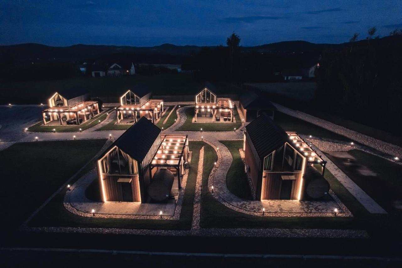 Village Resort Sauna & Jacuzzi & Netflix Tworkowa エクステリア 写真